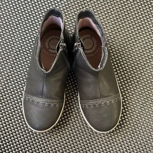 Livie & Luca ankle boots with butterfly and stitching detail EUC